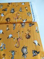 Laatst stuk! 2,2 meter katoen madagaska hakuna matata oker, Hobby en Vrije tijd, Stoffen en Lappen, 120 cm of meer, Ophalen of Verzenden