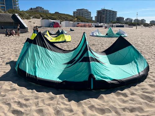 Naish Pivot 12m, Watersport en Boten, Kitesurfen, Zo goed als nieuw, Kite, 12 m², Geen board, Ophalen