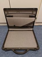 Serviette Delsey de couleur taupe, Enlèvement, Porte-document