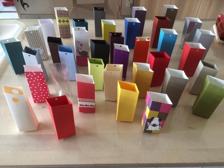 Hoge doosjes in verschillende kleuren UITVERKOOP, Kinderen en Baby's, Kraamcadeaus en Geboorteborden, Nieuw, Kraamcadeau, Ophalen of Verzenden