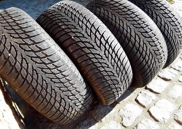 4 pneus hiver, 2 tailles différentes, 235/50-17 et 215/55-17
