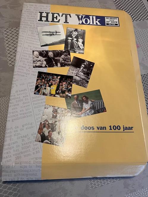Het volk: De doos van 100 jaar, Verzamelen, Tijdschriften, Kranten en Knipsels, Krant, 1980 tot heden, Ophalen of Verzenden