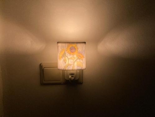 Van Gogh zonnebloemen slaaplampje stekkerlampje babylampje, Kinderen en Baby's, Kraamcadeaus en Geboorteborden, Zo goed als nieuw