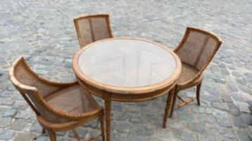 table et chaises en rotin