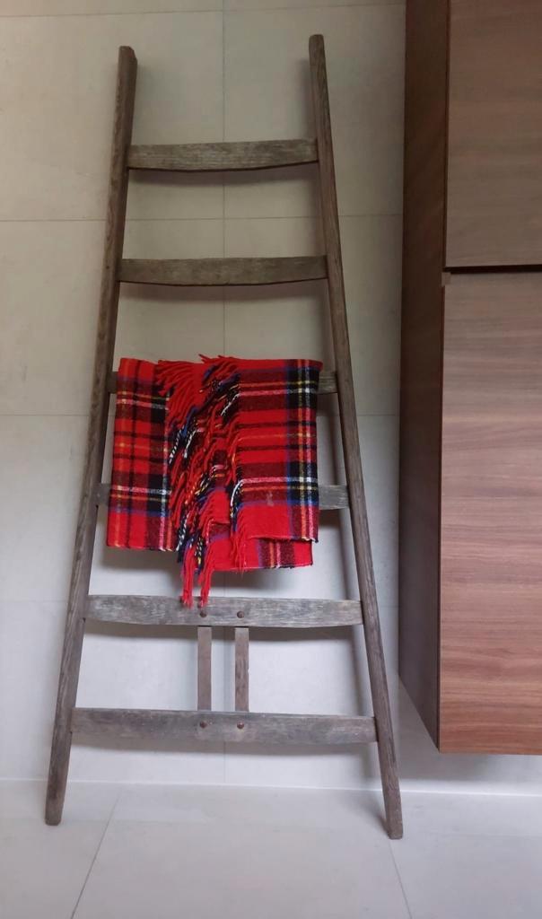 Vintage houten ladder, Doe-het-zelf en Bouw, Ladders en Trappen, Zo goed als nieuw, Ladder, Ophalen