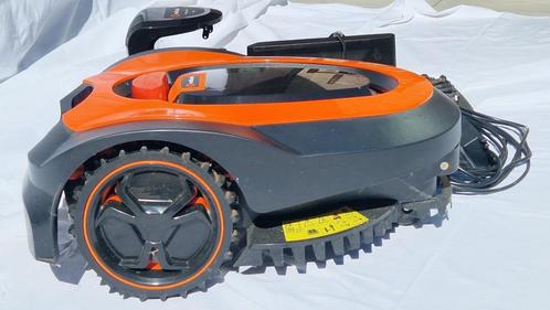 Robotgrasmaaier met basisstation, Tuin en Terras, Grasmaaiers, Zo goed als nieuw, Accu-grasmaaier, Minder dan 30 cm, Ophalen