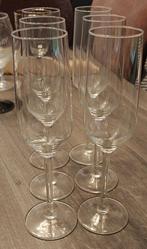 6 champagne glazen, Enlèvement