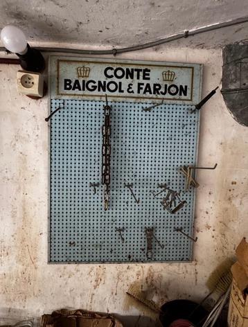 Panneau mural vintage perforé – Conté Baignol & Farjon beschikbaar voor biedingen