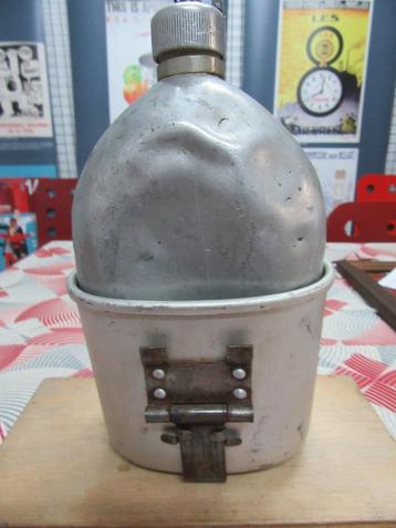 Waterfles met Quarter US Army WW2 beschikbaar voor biedingen