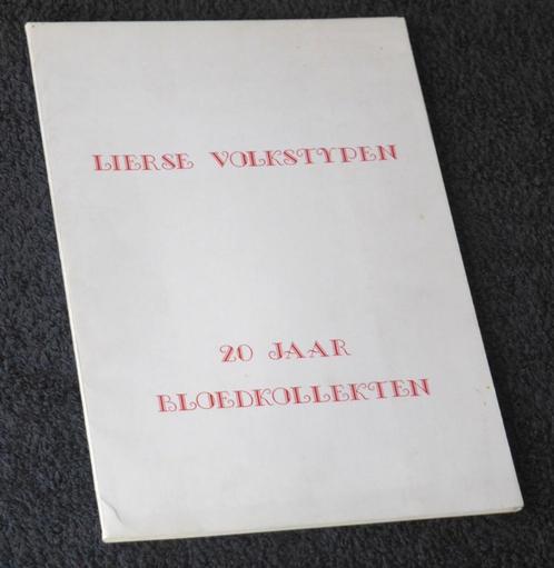 Lierse Volkstypen. 20 jaar bloedkollekten, Livres, Art & Culture | Arts plastiques, Utilisé, Design graphique, Enlèvement ou Envoi