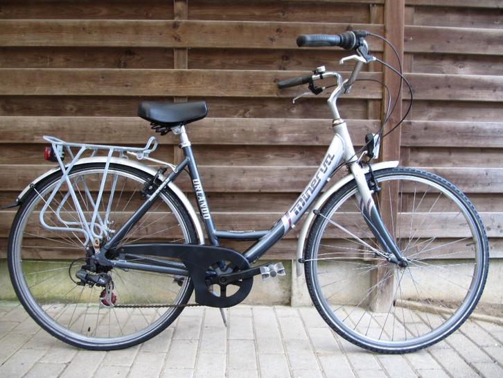 Twee damesfietsen in Tielt - Winge 3390, Fietsen en Brommers, Fietsen | Dames | Damesfietsen, Zo goed als nieuw, Versnellingen