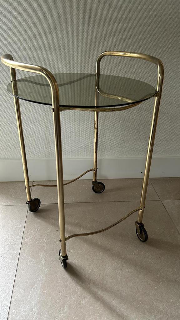 Table de service sur roulettes en or et verre, Maison & Meubles, Tables | Tables d'appoint, Utilisé, Rond, 45 à 60 cm, Verre, Enlèvement ou Envoi