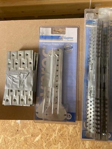 Gyproc ijzers en schroeven  beschikbaar voor biedingen
