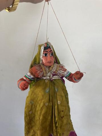 Indische vintage handpop.  beschikbaar voor biedingen