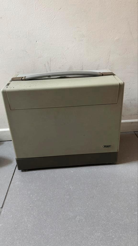 Industriële Pfaff naaimachine voor herstelling of onderdele, Hobby en Vrije tijd, Naaimachines en Toebehoren, Gebruikt, Naaimachine
