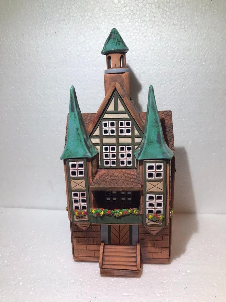 Keramisch kersthuis C44, Diversen, Kerst, Nieuw, Ophalen of Verzenden