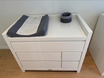 Commode en bed theophile & patachou met aanvullingen beschikbaar voor biedingen