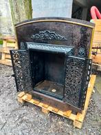 een antieke gietijzeren inbouwhaard / inzethaard 19/20e eeuw, Huis en Inrichting, Ophalen, Inbouwhaard