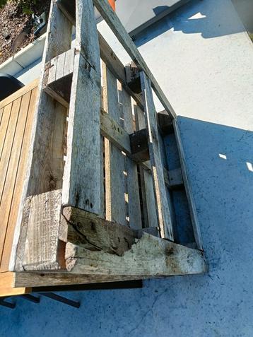 2 palettes peuvent être ramassées gratuitement, Enlèvement, Utilisé