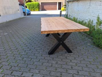 NIEUW massief eikenhouten tafel beschikbaar voor biedingen