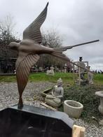 ANIMAL BRONZE GESIGNEERD (de vlucht van de zwaluw)., Antiek en Kunst, Ophalen of Verzenden, Brons