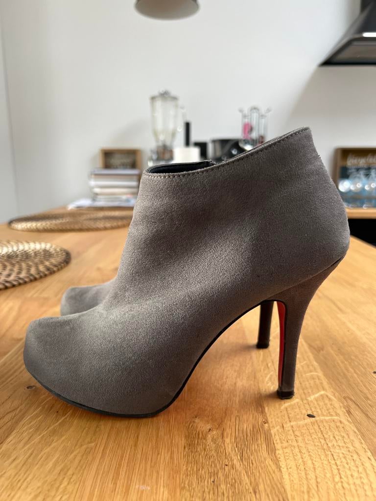 Bottines grises p.39, Gris, Comme neuf, Boots et Botinnes, Valentino Conte