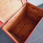 Ancien coffre en bois, Enlèvement