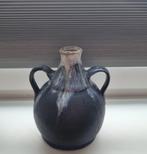 Vintage blauwe aardewerk 2 armige vaas, Huis en Inrichting, Woonaccessoires | Vazen, Gebruikt, Aardewerk of Porselein, Minder dan 50 cm
