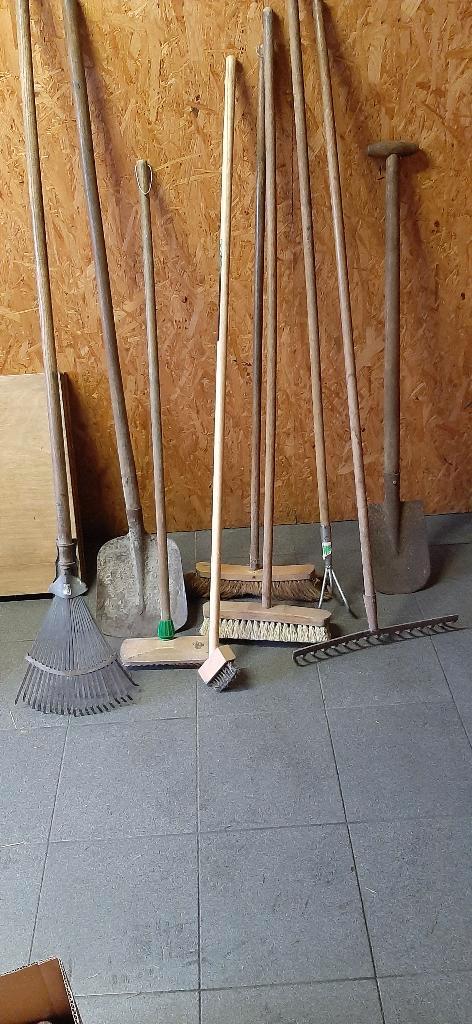 Verschillend tuin- en poetsgereedschap, Tuin en Terras, Hand-tuingereedschap, Gebruikt, Schop, Ophalen