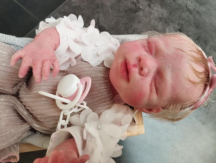 silicone reborn baby *mag weg voor 200€!*, Verzamelen, Poppen, Nieuw, Babypop, Levensecht of Reborn, Ophalen of Verzenden