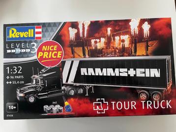 Revell 07658 1/32: Geschenkset Tourtruck „Rammstein”