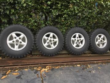 Alu velgen met Black Star terreinbanden Land Rover  beschikbaar voor biedingen