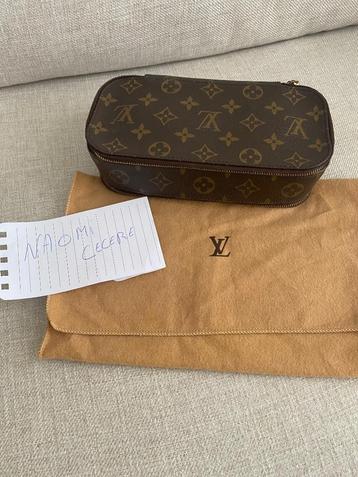 Trousse louis Vuitton  beschikbaar voor biedingen