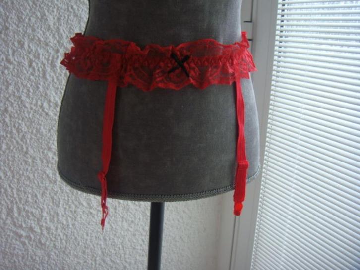 Porte-jarretelles rouge. Marque Renate Buccone Taille40, Kleding | Dames, Ondergoed en Lingerie, Overige typen, Rood, Ophalen of Verzenden