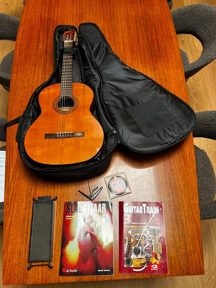 Salvador cortez CC-22E met alle toebehoren, Muziek en Instrumenten, Snaarinstrumenten | Gitaren | Akoestisch, Zo goed als nieuw