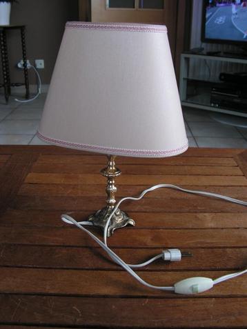 Vintage lamp op koperen voet.