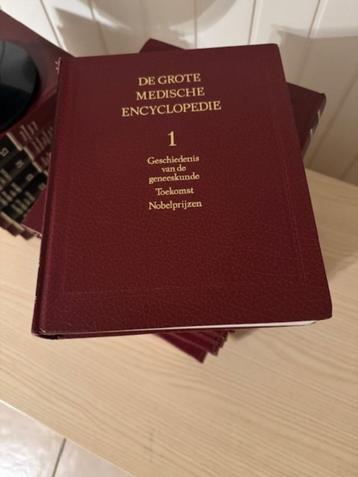 De Grote Medische Encyclopedie 15 delen beschikbaar voor biedingen