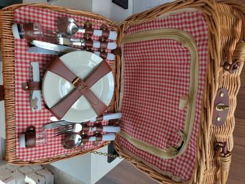 Picknickmand 4 personen  beschikbaar voor biedingen