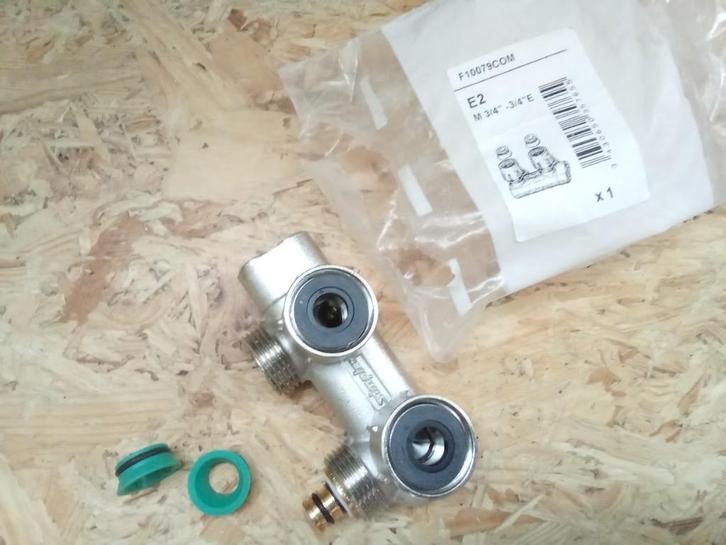 Koppeling radiator -  2-pijps omgekeerde stromingszin, Doe-het-zelf en Bouw, Buizen en Afvoer, Nieuw, Overige typen, Overige materialen