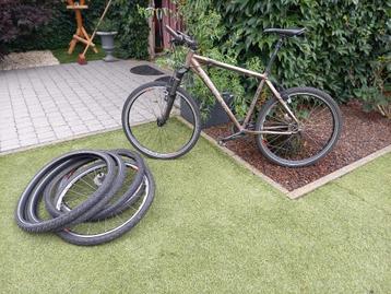 Mountainbike 26 inch met reserve wielen en extra banden beschikbaar voor biedingen