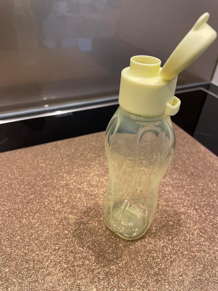Handtasfles met sportdop, Huis en Inrichting, Keuken | Tupperware, Nieuw, Beker of Kan, Geel, Ophalen of Verzenden