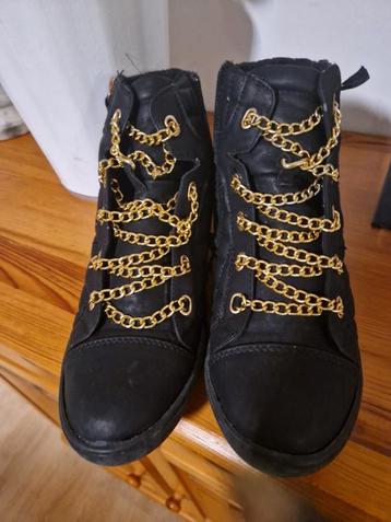 Snaekers beschikbaar voor biedingen