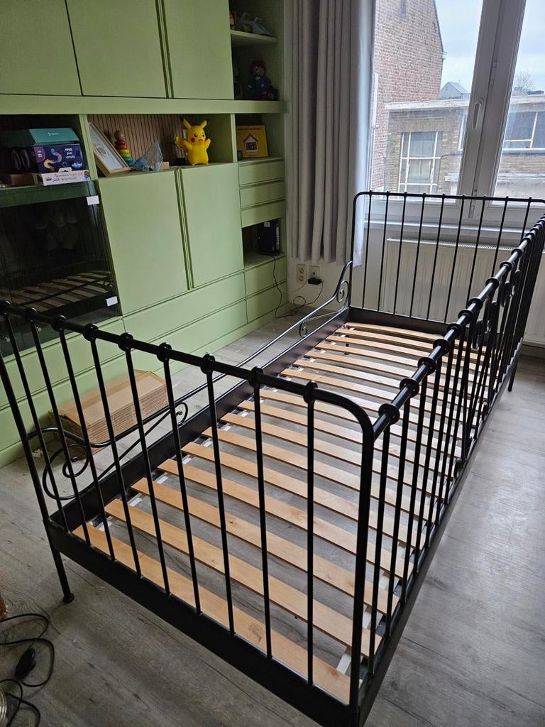 Zwart ijzeren bed inclusief lattenbodem., Enlèvement