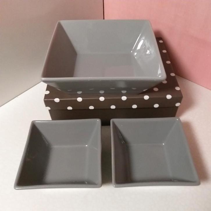 Trois beaux plats pour 5 euros, Maison & Meubles, Cuisine | Vaisselle, Enlèvement ou Envoi