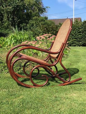 antieke bentwood schommelstoel in Thonet stijl  beschikbaar voor biedingen