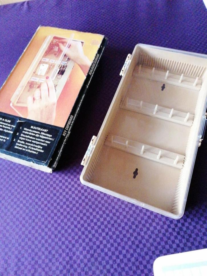 Vintage sleutelkastje voor 15 sleutels, Mortsel, Antiek en Kunst, Curiosa en Brocante, Ophalen