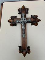 Houten kruisbeeld met tinnen Jezus, Ophalen