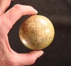 Fraaie kleine antieke globe, Ophalen of Verzenden