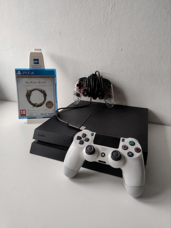 Playstation 4 / 2 controllers / The Elder Scrolls, Games en Spelcomputers, Games | Sony PlayStation 4, Gebruikt, Overige genres