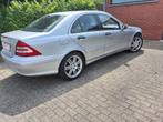 Mercedes cdi 220 classic zilvergrijs euro 3 zeer goede staat, Auto's, Mercedes-Benz, 4 deurs, Achterwielaandrijving, Zwart, Leder